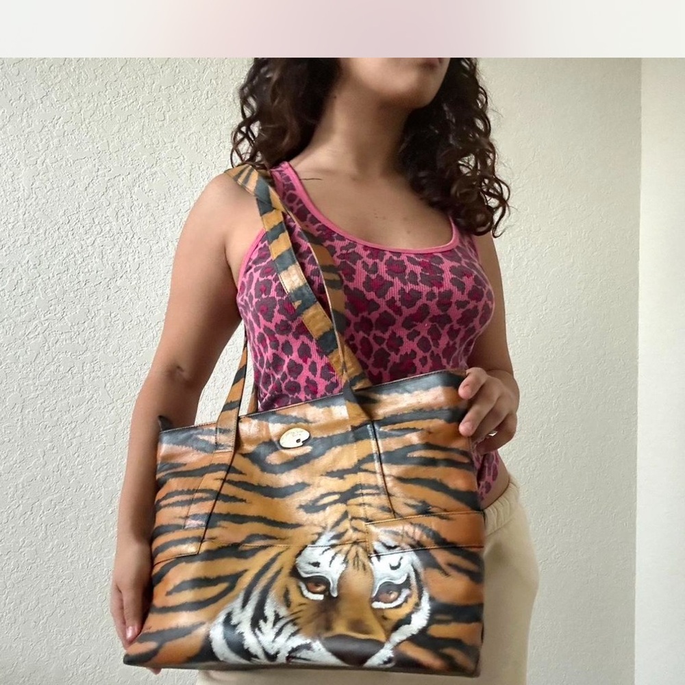 Insane vintage tiger hand painted bag